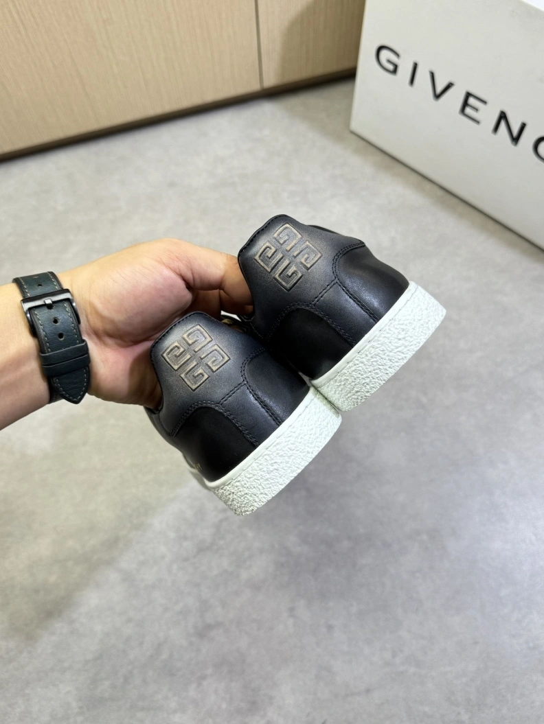 Gxvxnchy Sneakers Refined 151955