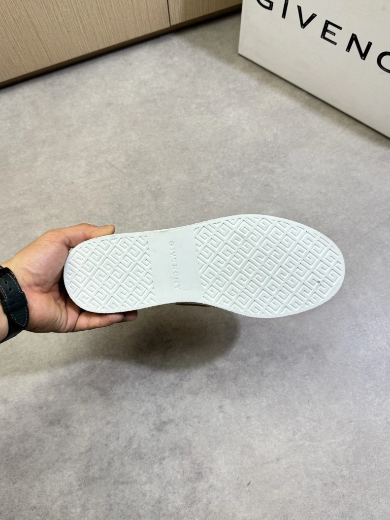 Trendy Gxvxnchy Sneakers 151952