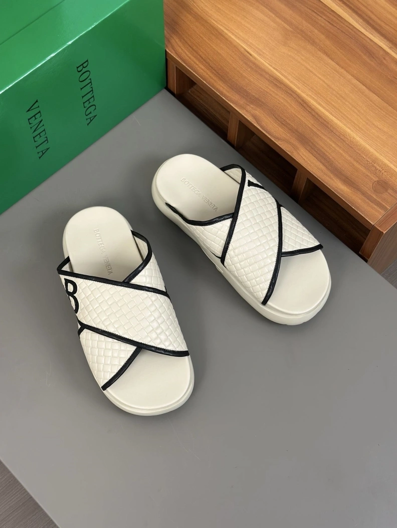 Bold Bxttxga Vxnxta Slippers 112323