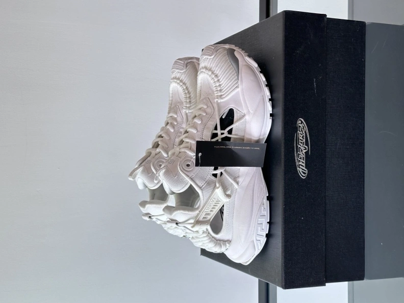 Reliable Gxvxnchy Sneakers 152389