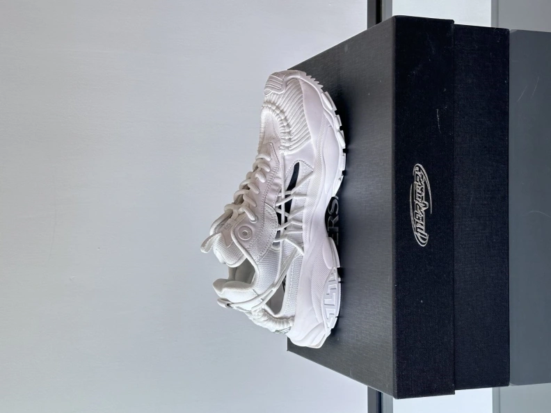 Reliable Gxvxnchy Sneakers 152389