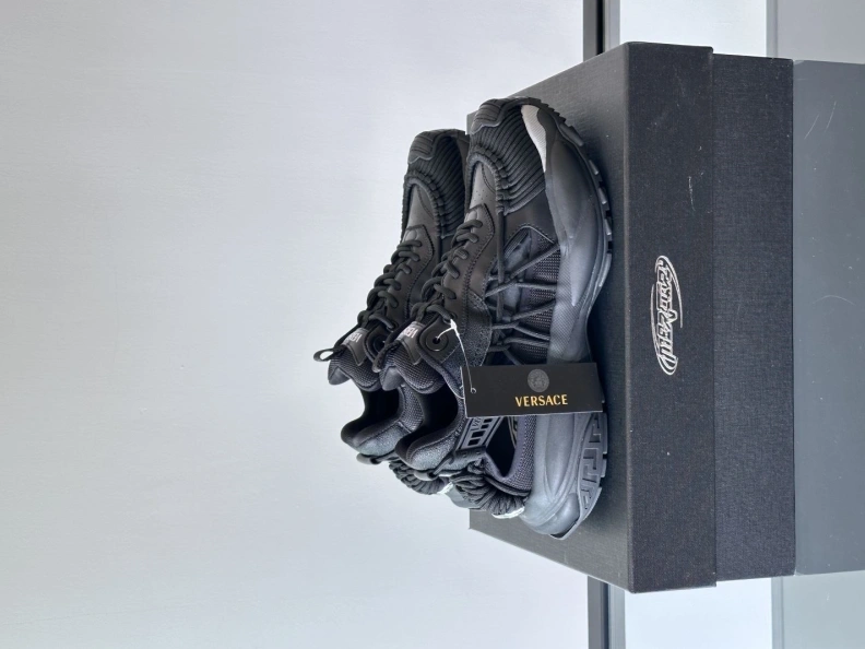 Cozy Gxvxnchy Sneakers 152379