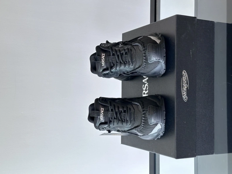 Cozy Gxvxnchy Sneakers 152379
