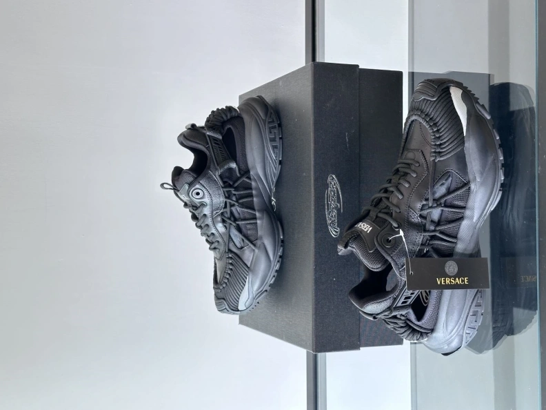 Cozy Gxvxnchy Sneakers 152379
