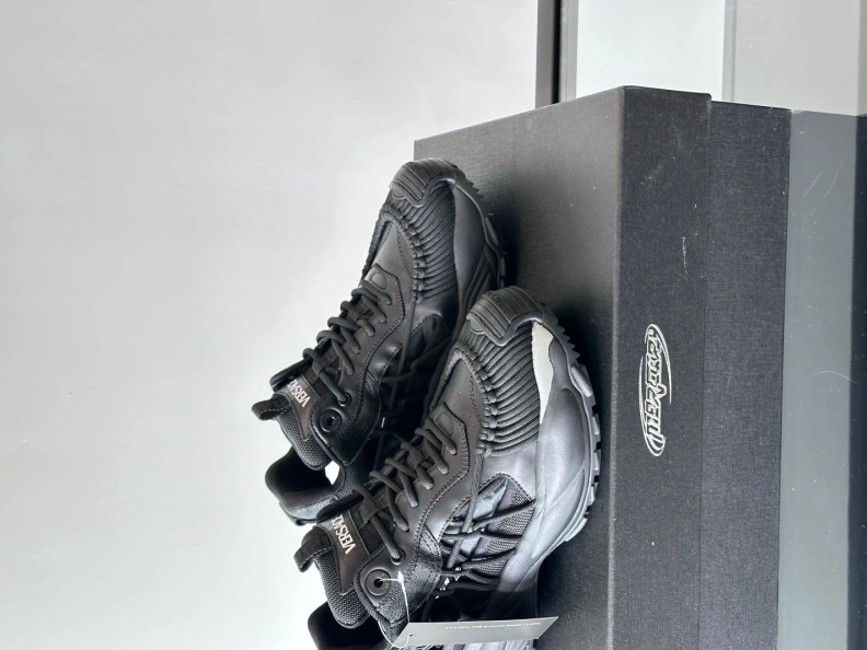 Cozy Gxvxnchy Sneakers 152379