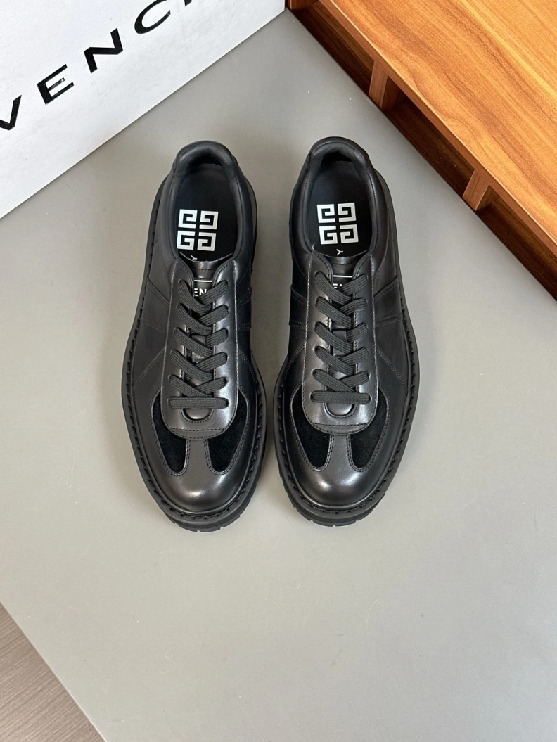 Gxvxnchy Sneakers Classic 151941