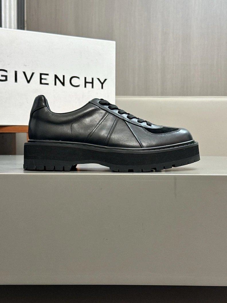Gxvxnchy Sneakers Classic 151941