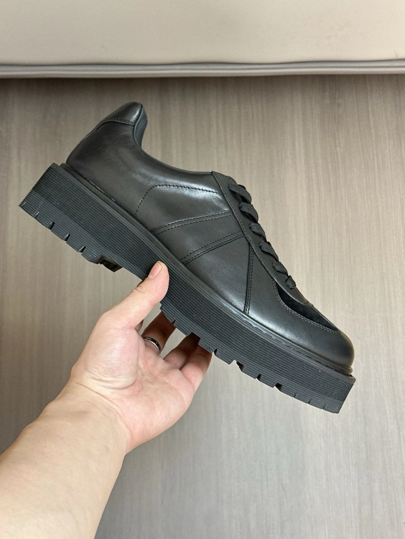 Gxvxnchy Sneakers Classic 151941