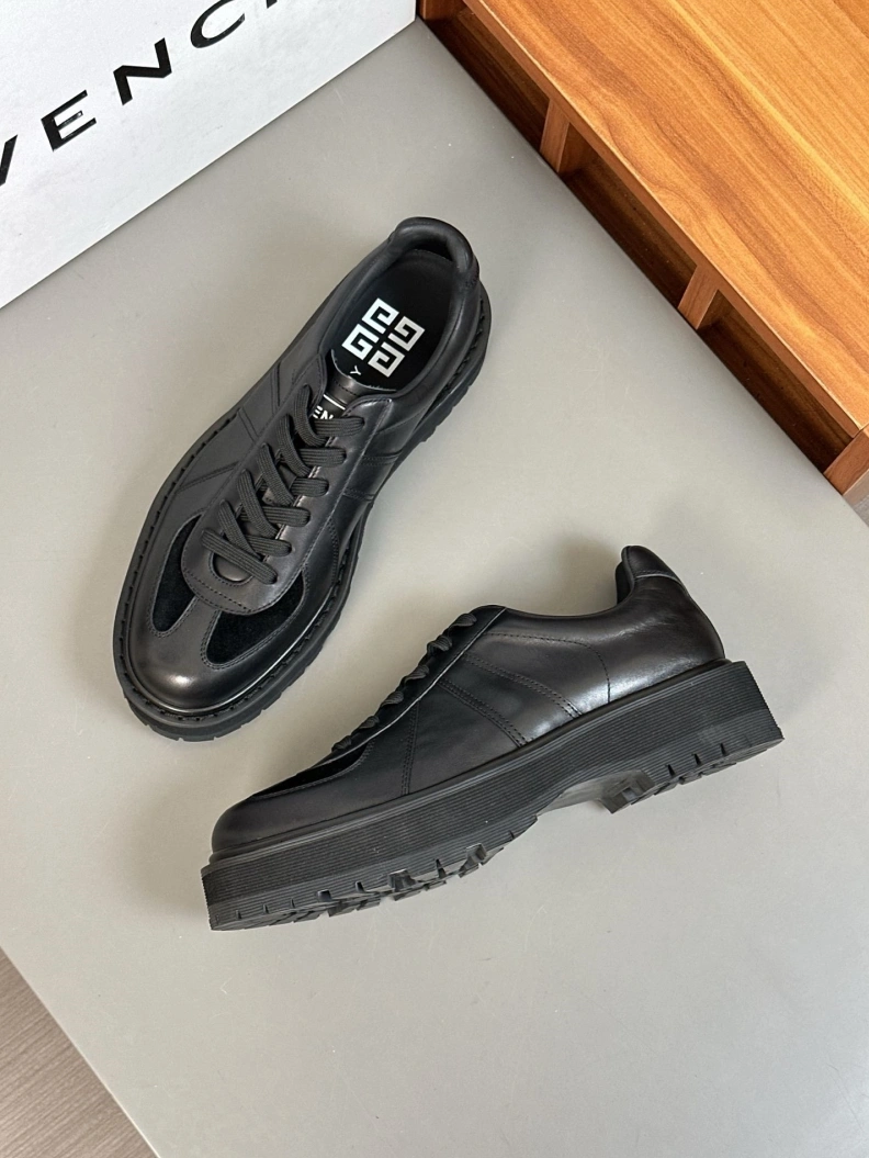 Gxvxnchy Sneakers Classic 151941