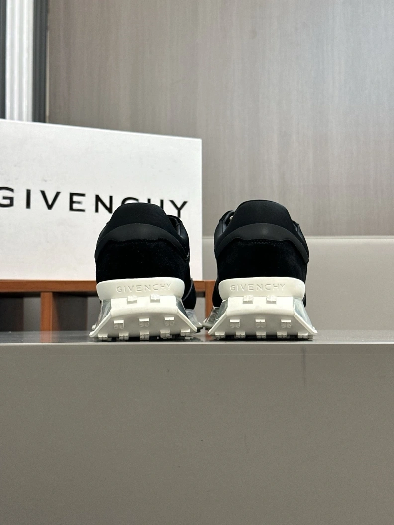 Gxvxnchy Sneakers SportInspired 151945