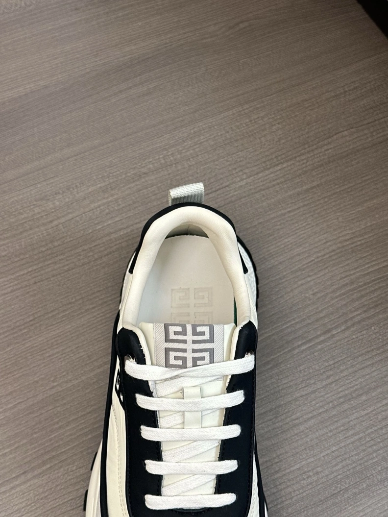 ModernLook Gxvxnchy Sneakers 151947