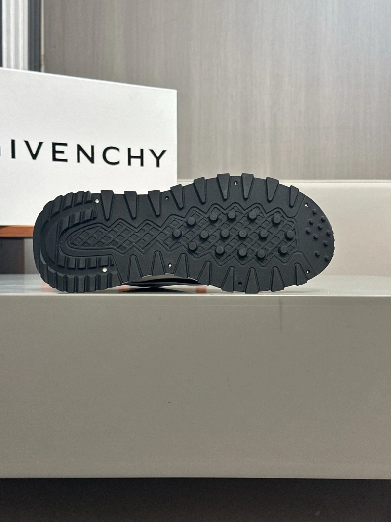 ModernLook Gxvxnchy Sneakers 151947