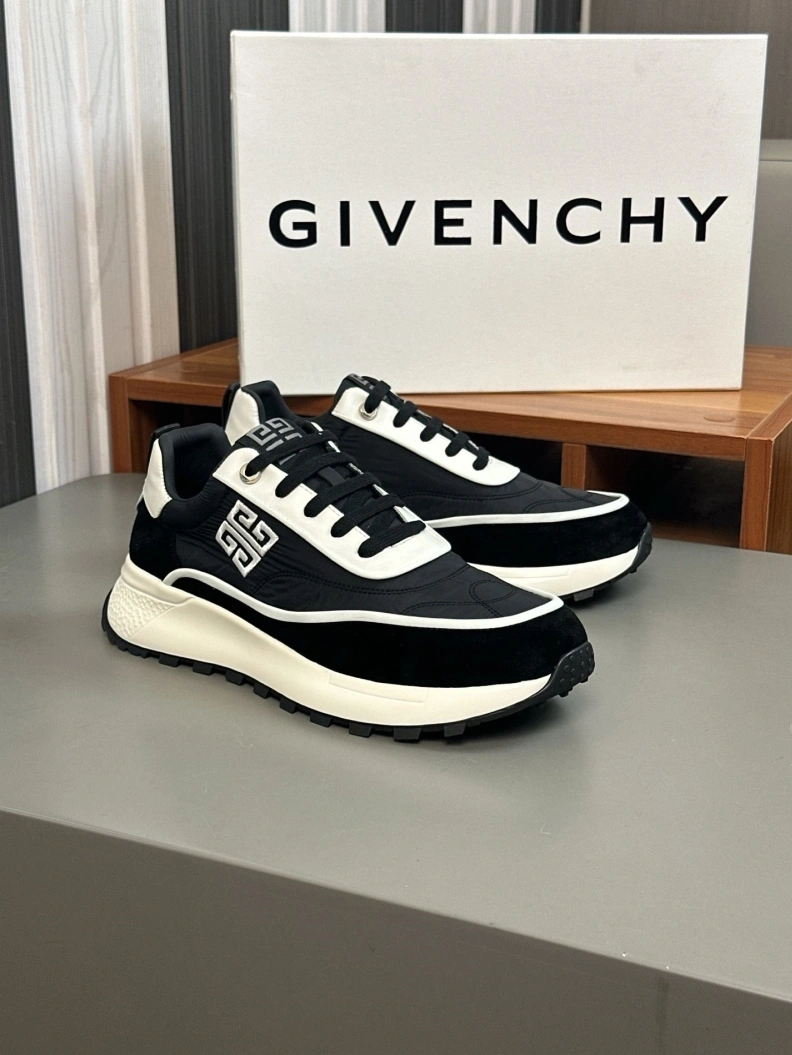 Functional Gxvxnchy Sneakers 151936