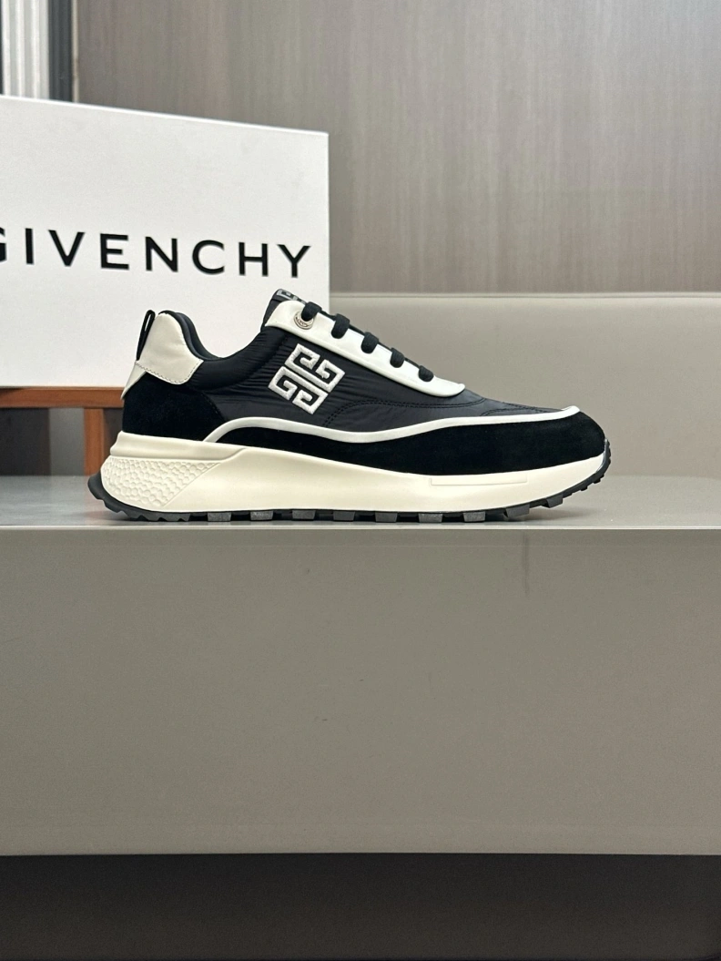 Functional Gxvxnchy Sneakers 151936
