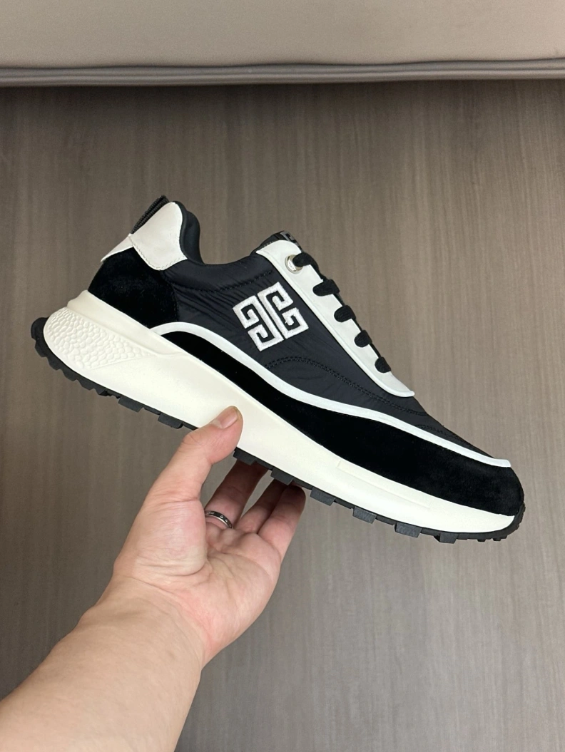 Functional Gxvxnchy Sneakers 151936