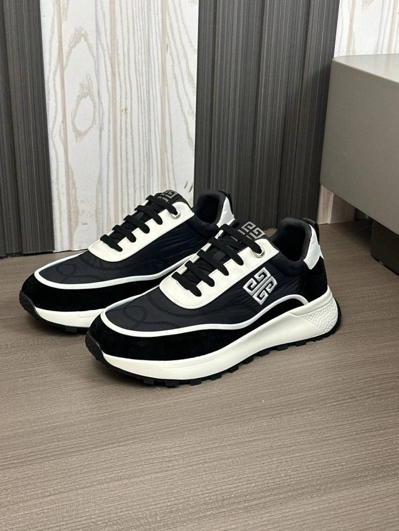 Functional Gxvxnchy Sneakers 151936