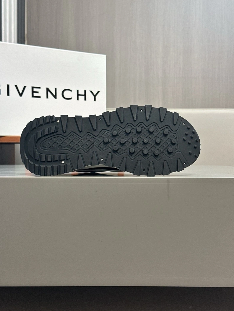 Functional Gxvxnchy Sneakers 151936