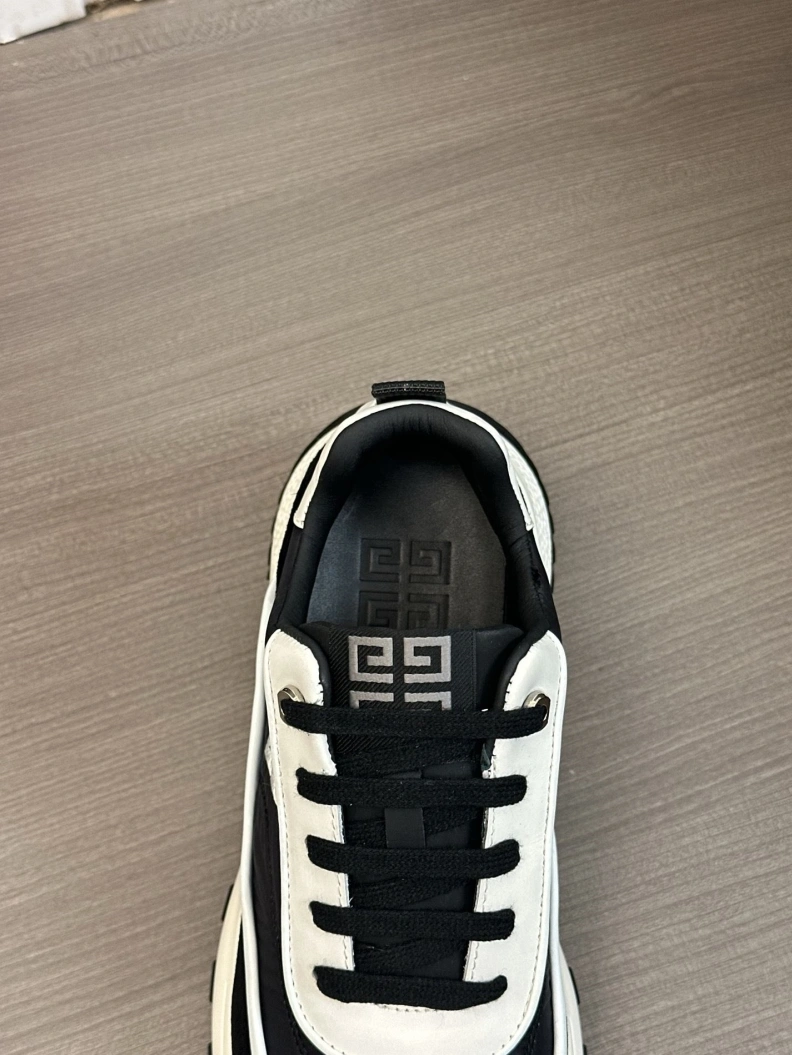 Functional Gxvxnchy Sneakers 151936