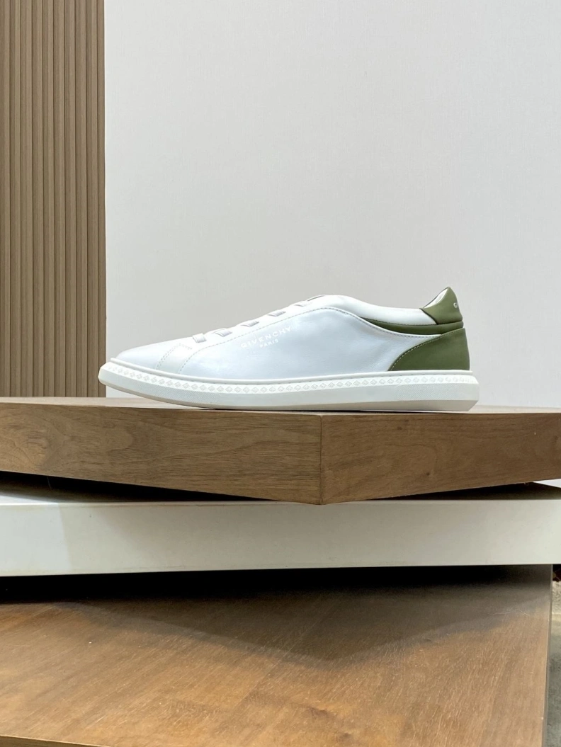 Affordable Gxvxnchy Sneakers 151940