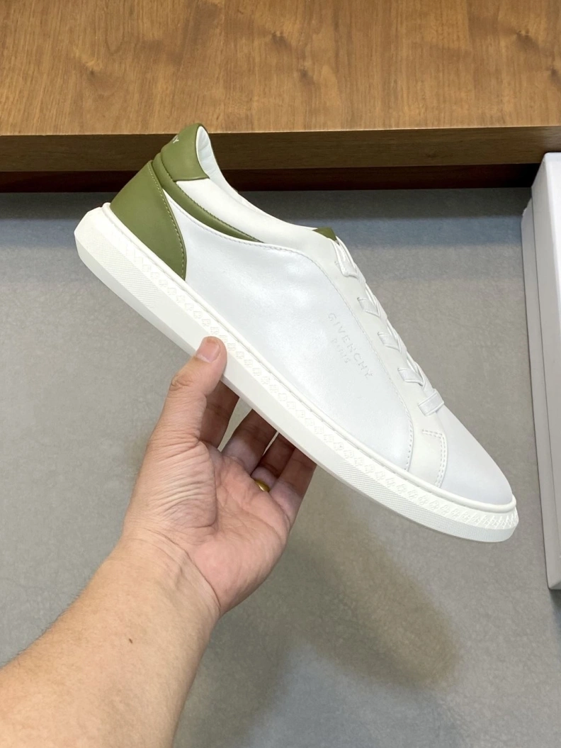 Affordable Gxvxnchy Sneakers 151940