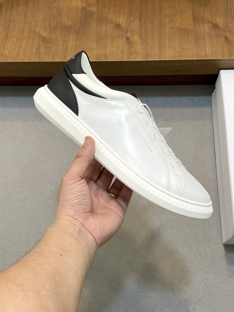 Refined Gxvxnchy Sneakers 151934