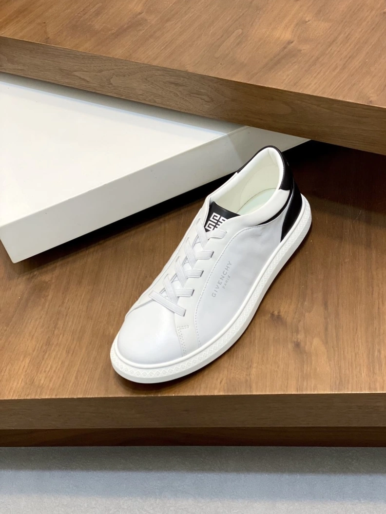 Refined Gxvxnchy Sneakers 151934