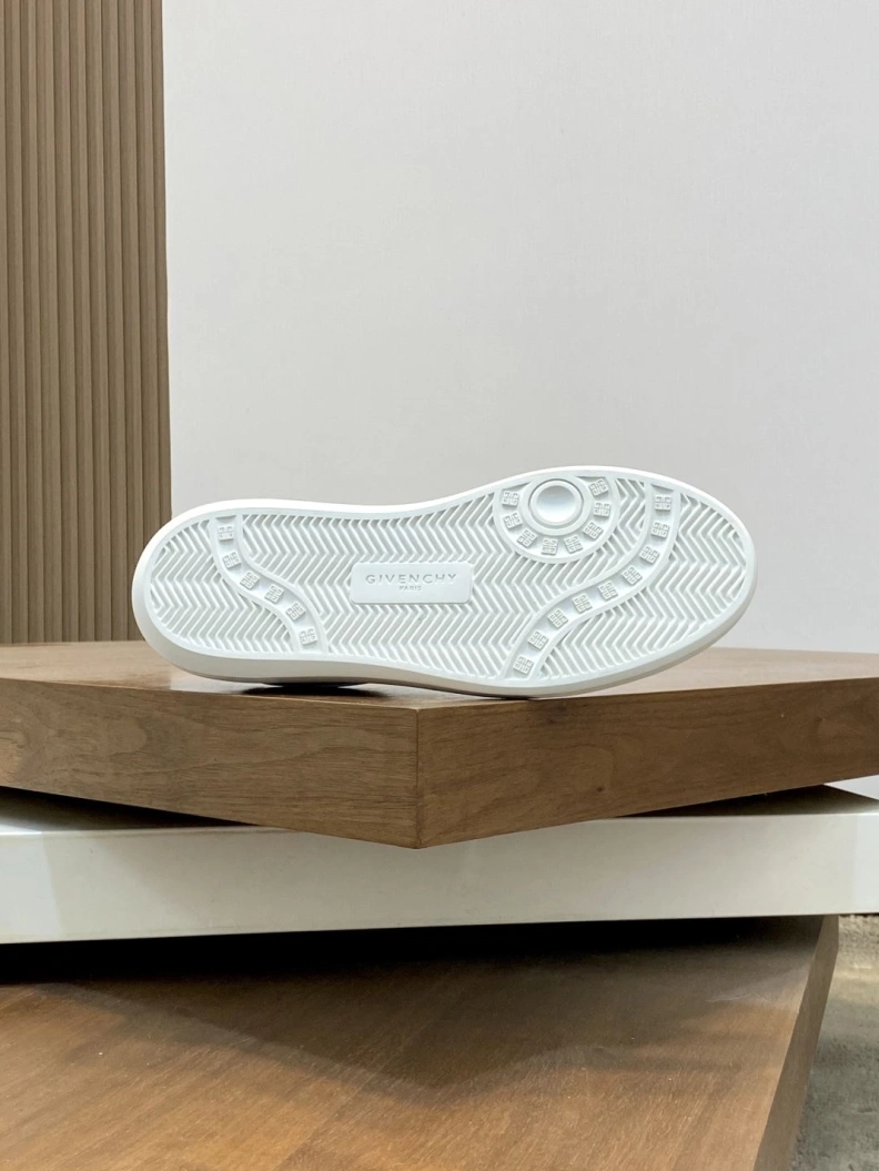 Refined Gxvxnchy Sneakers 151934