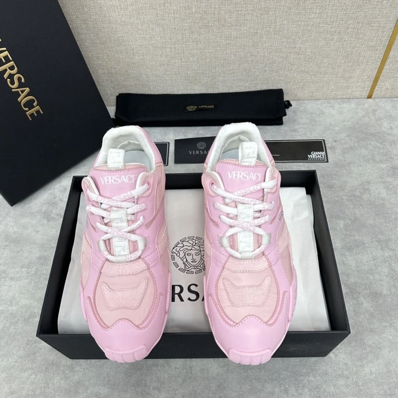 Versatile Gxvxnchy Sneakers 152384