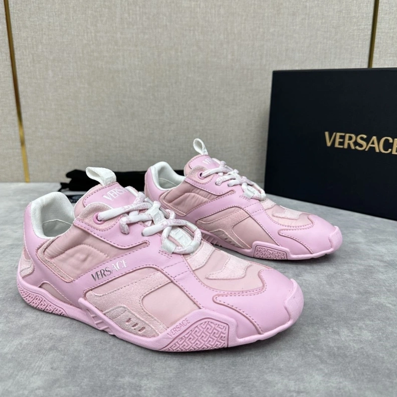 Versatile Gxvxnchy Sneakers 152384