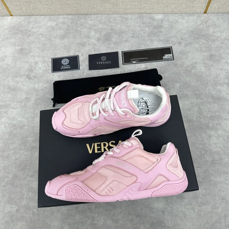 Versatile Gxvxnchy Sneakers 152384