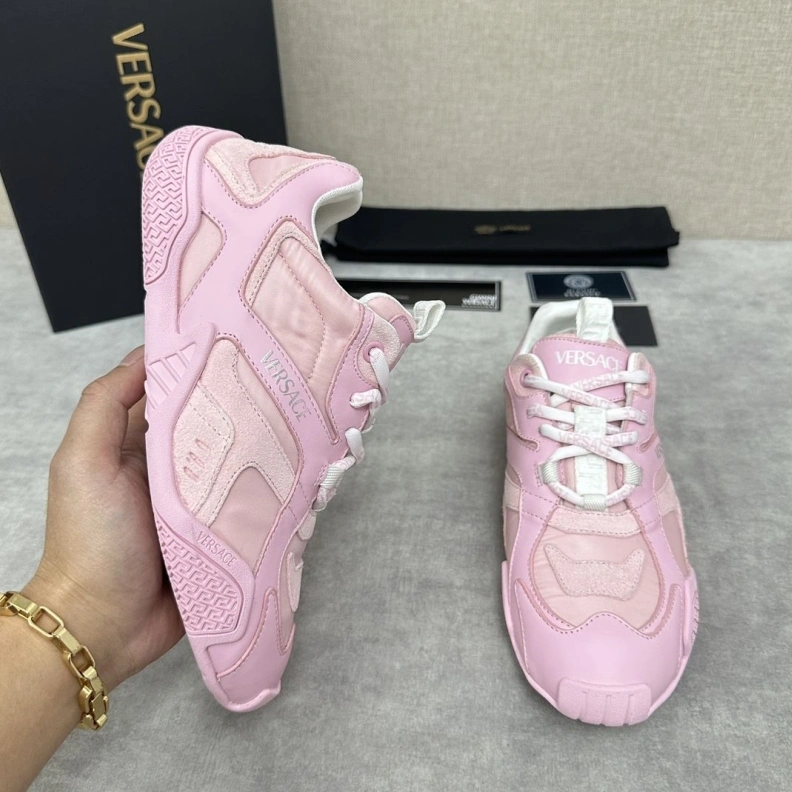 Versatile Gxvxnchy Sneakers 152384