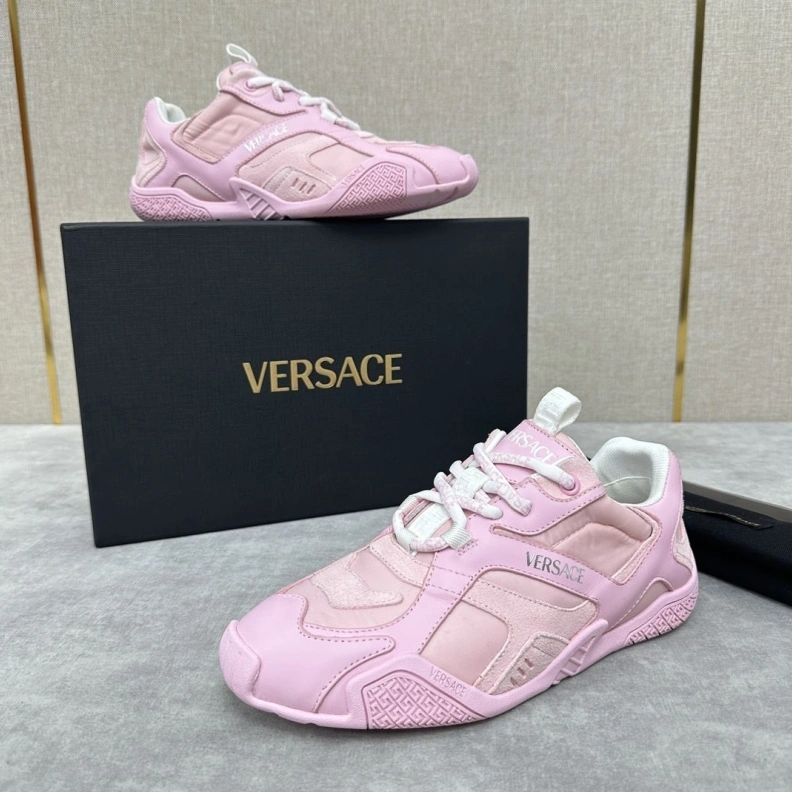 Versatile Gxvxnchy Sneakers 152384