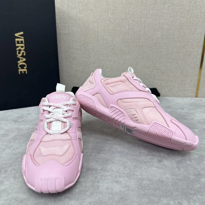 Versatile Gxvxnchy Sneakers 152384