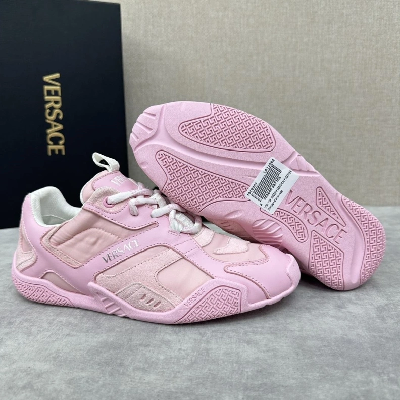 Versatile Gxvxnchy Sneakers 152384