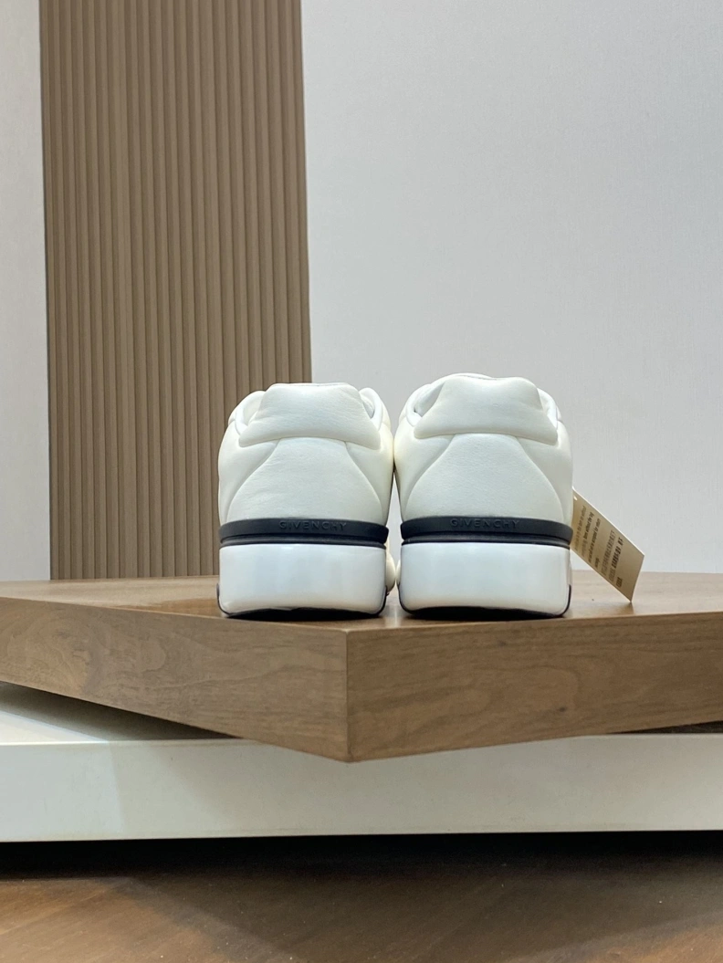 Gxvxnchy Sneakers HighQuality 152378