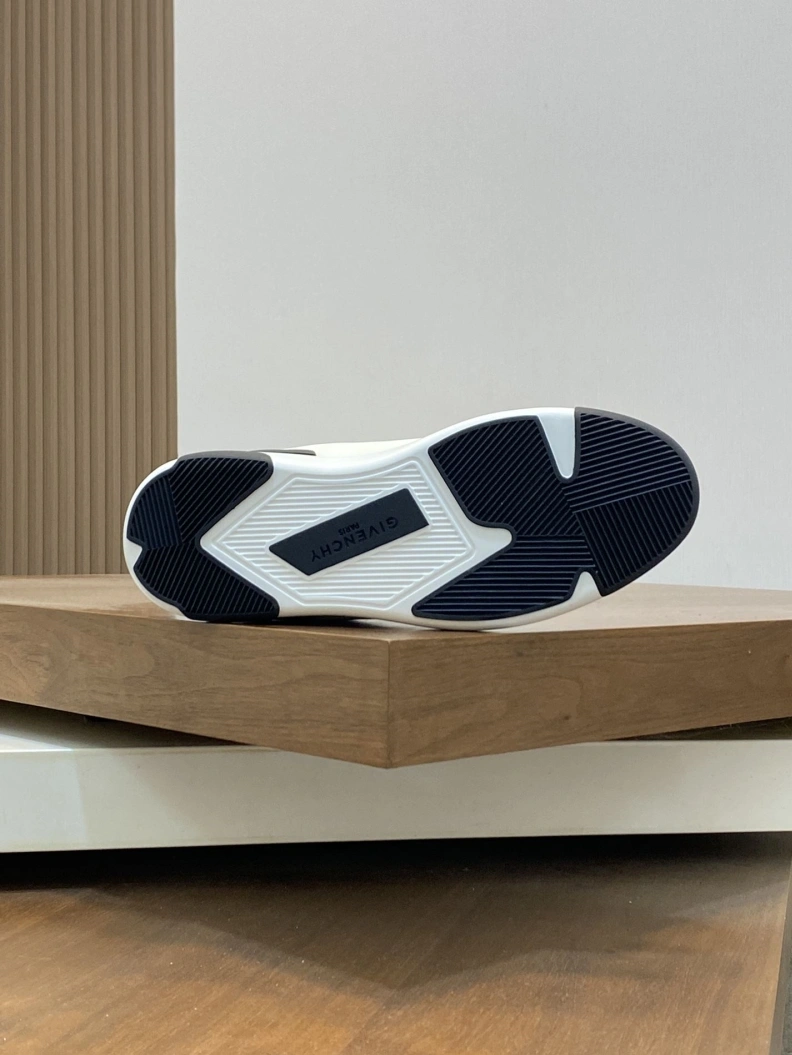 Gxvxnchy Sneakers HighQuality 152378