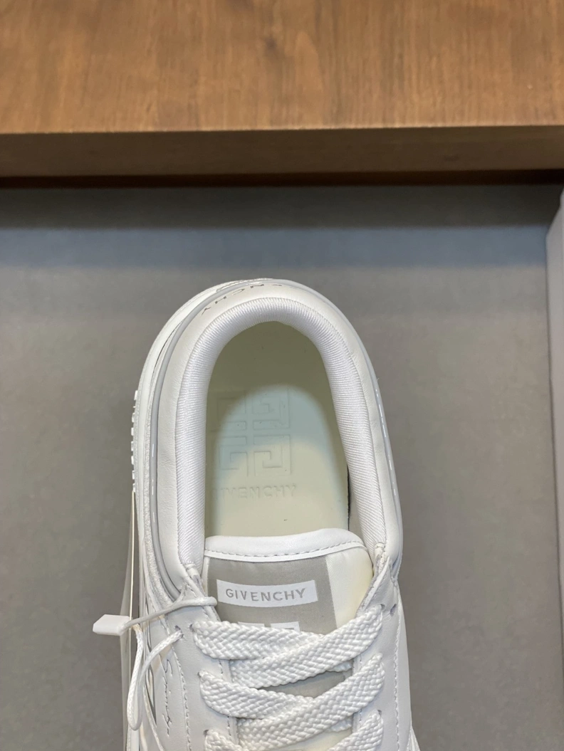 Reliable Gxvxnchy Sneakers 152371