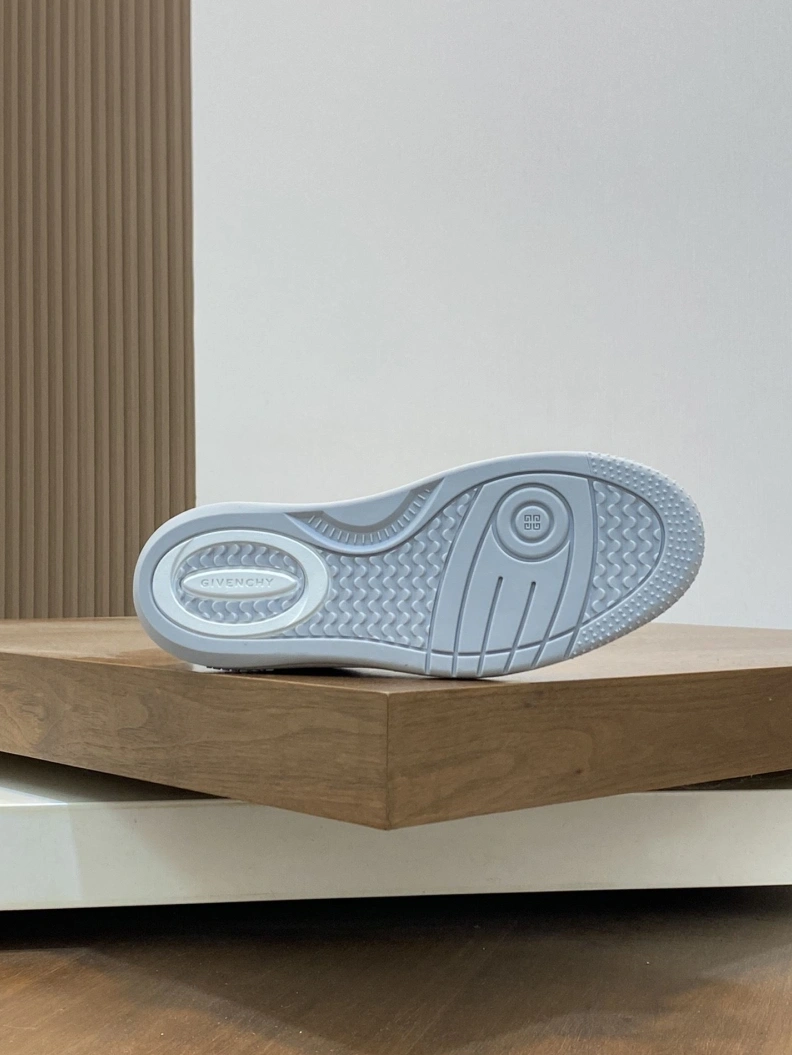Reliable Gxvxnchy Sneakers 152371
