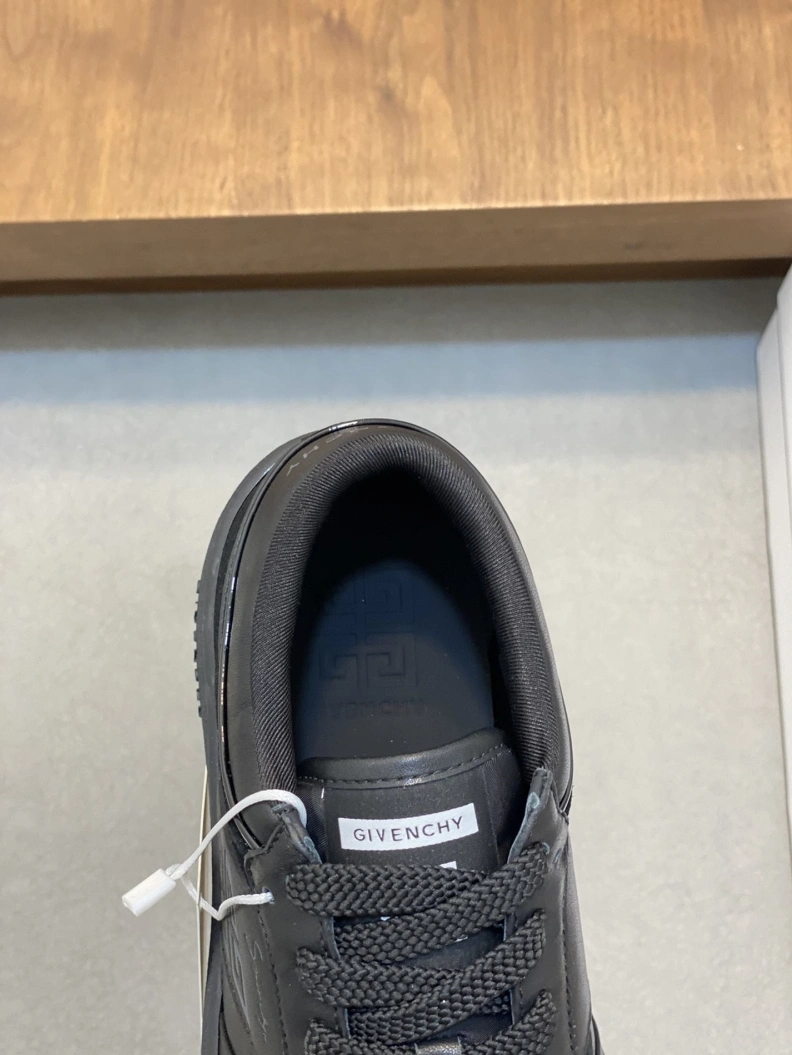 Gxvxnchy Sneakers Resilient 152377