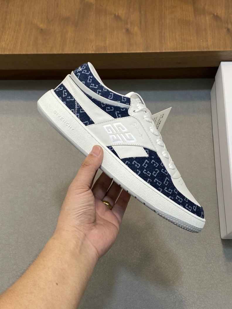 Gxvxnchy Sneakers AllSeason 152375
