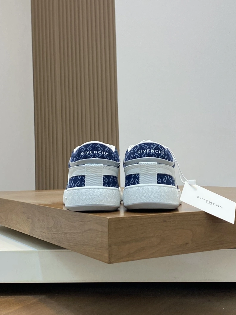 Gxvxnchy Sneakers AllSeason 152375