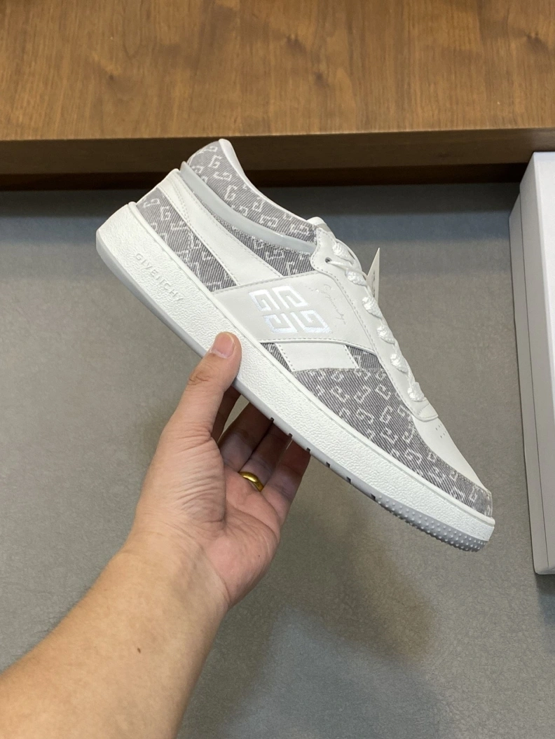 Gxvxnchy Sneakers Minimalist 152376