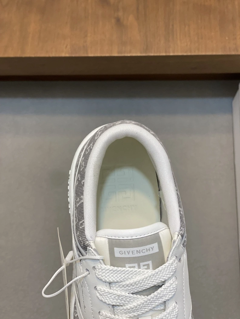 Gxvxnchy Sneakers Minimalist 152376