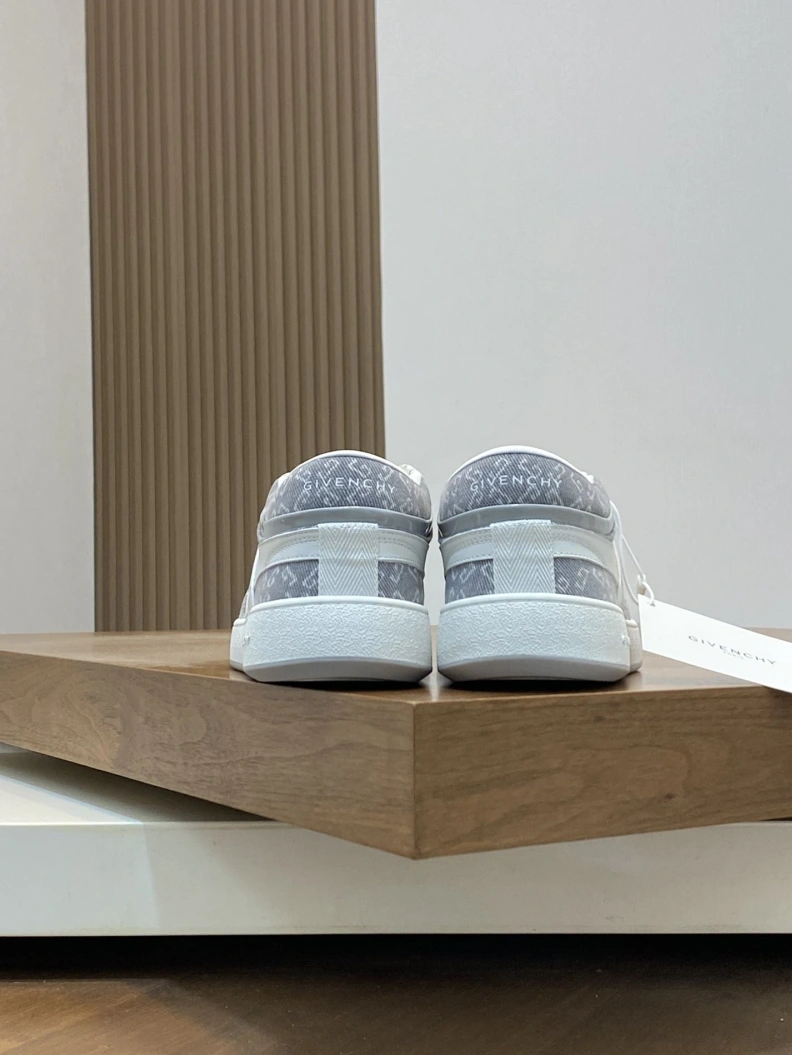 Gxvxnchy Sneakers Minimalist 152376