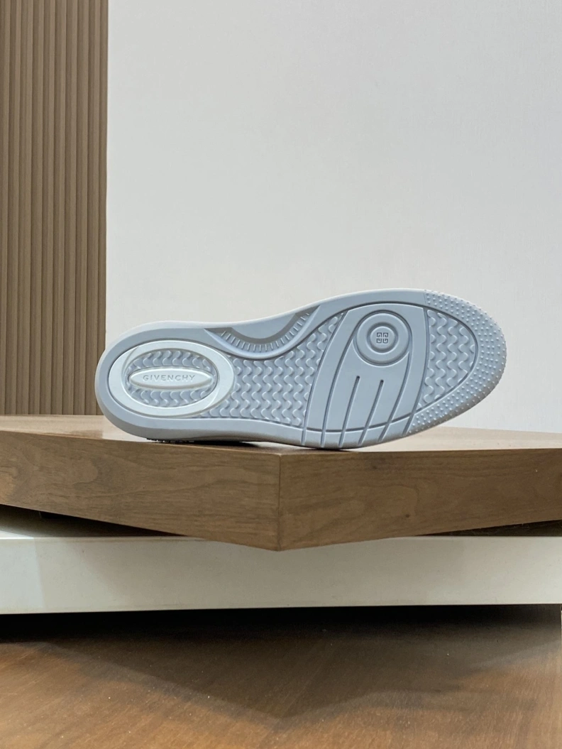 Gxvxnchy Sneakers Minimalist 152376