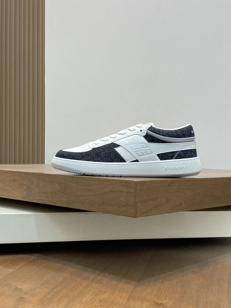 AllSeason Gxvxnchy Sneakers 152372