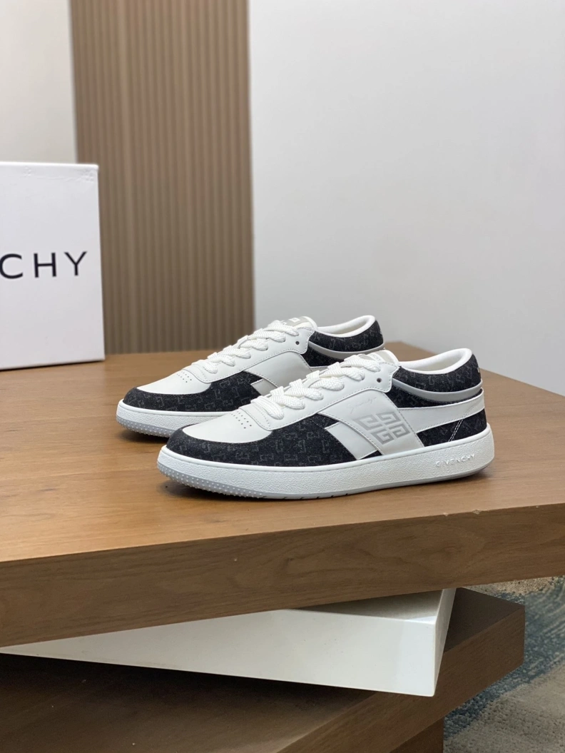AllSeason Gxvxnchy Sneakers 152372