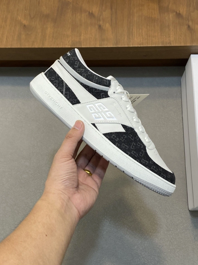 AllSeason Gxvxnchy Sneakers 152372