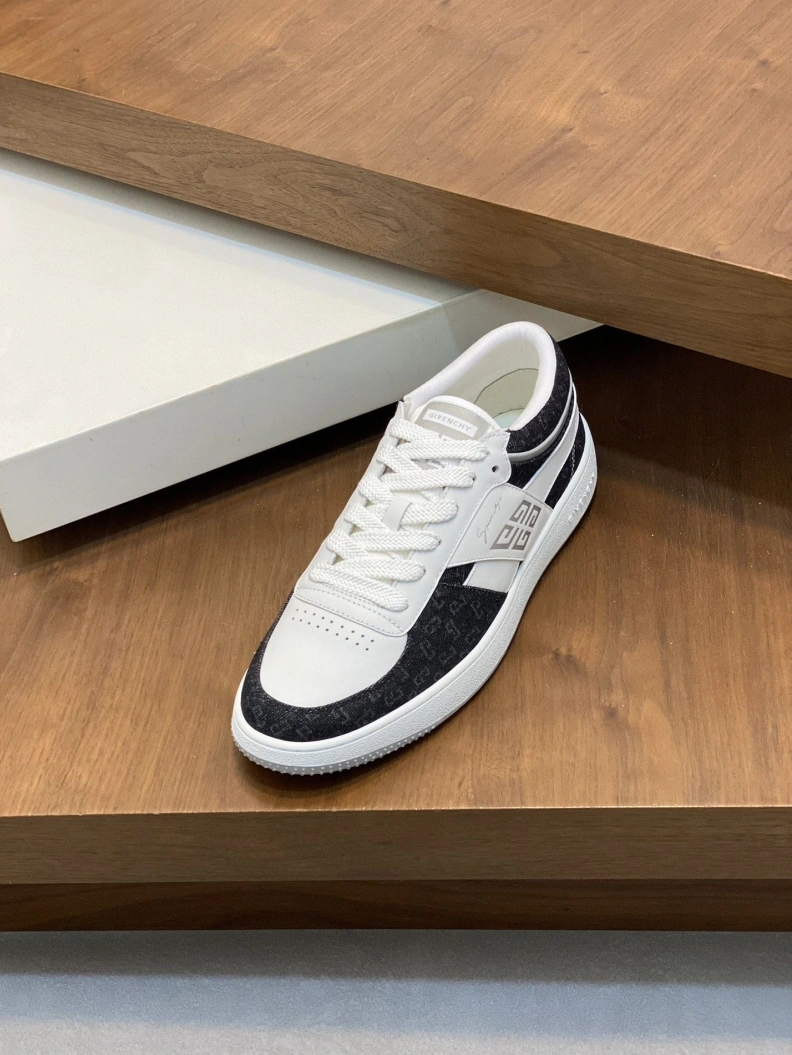 AllSeason Gxvxnchy Sneakers 152372