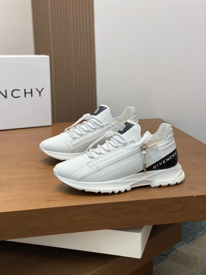 Gxvxnchy Sneakers Sleek 152374